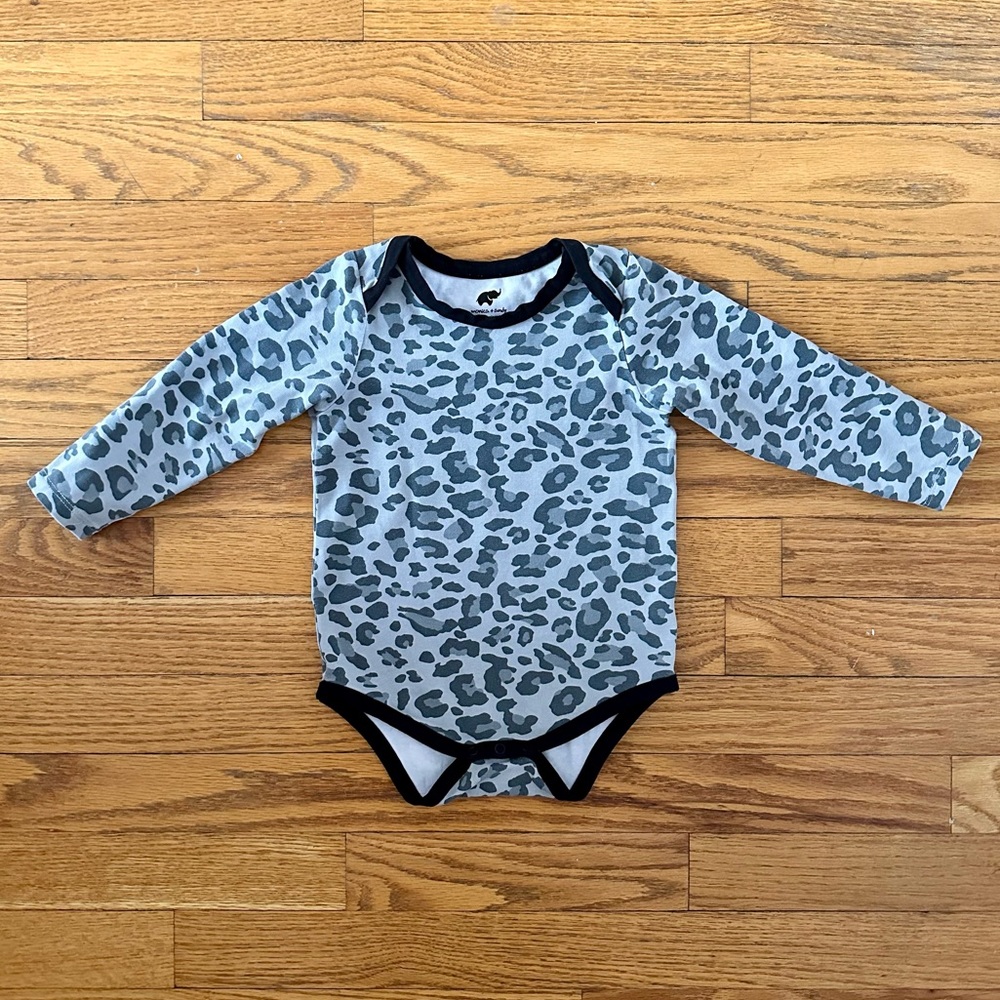 Monica and Andy Long Sleeve Jack + Jill Bodysuit Leopard 12-18 months